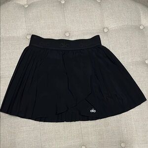 ALO Yoga Aces Pleated Black Mini Skirt/Skort Chic and Versatile